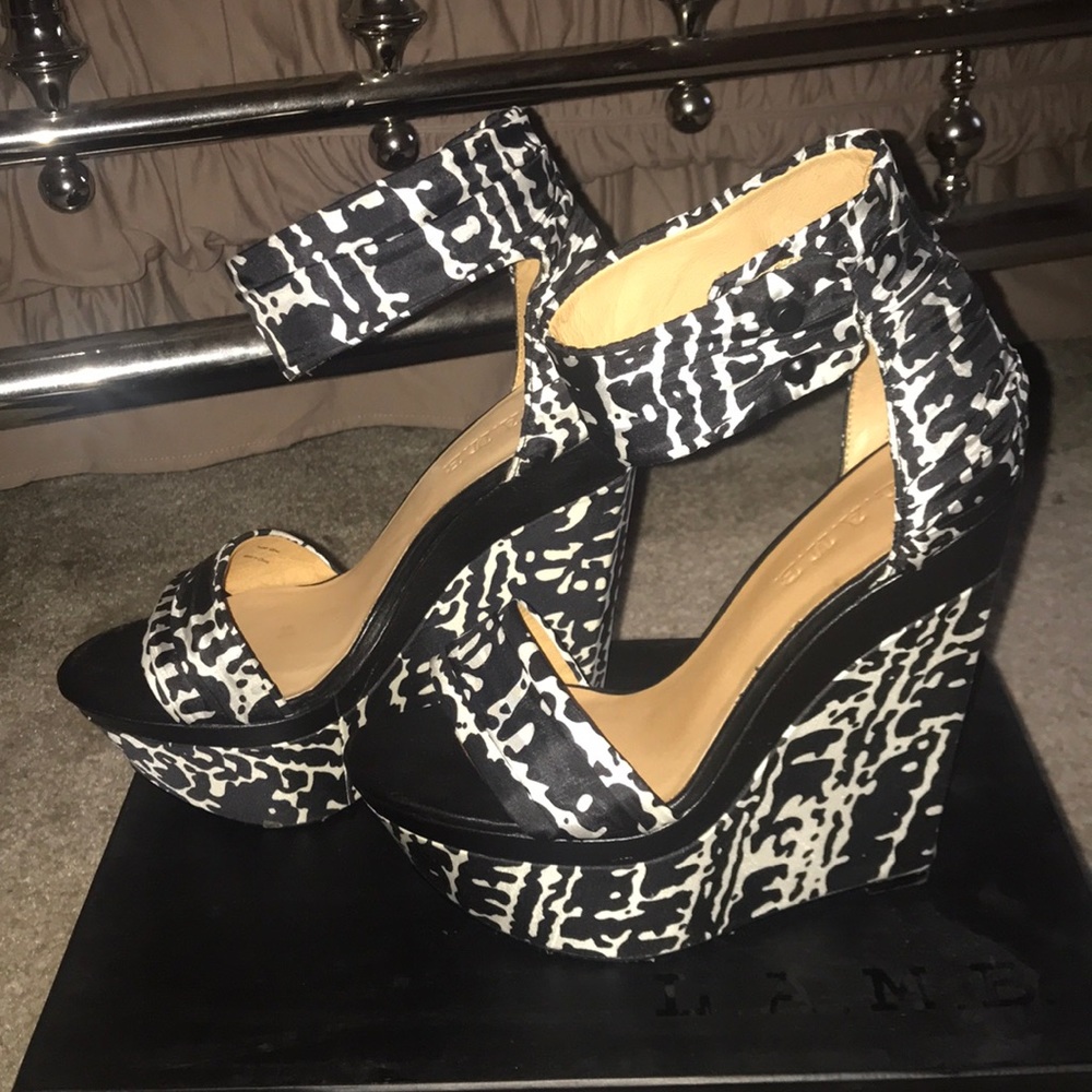 LAMB Iowa Black/White Wedge Sandal - 9 Women’s